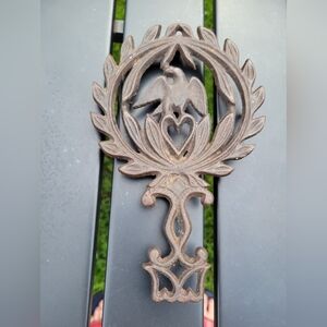 Vintage Cast Iron 266 Trivet  American Eagle Patriotic 4 Leg Great Patina